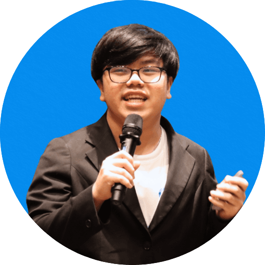 พี่โฟล์ค ผู้สอน AI Development
